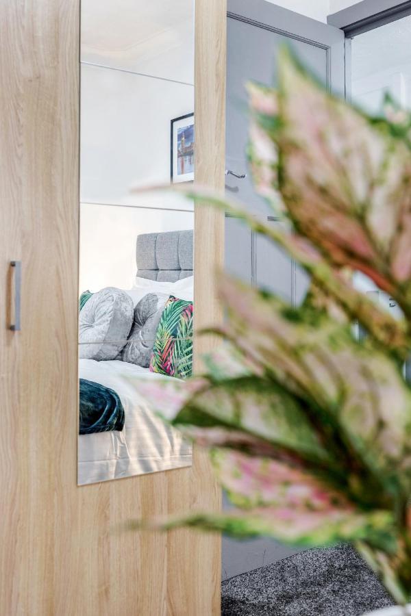 Heathrow 2-Bedroom Maisonette With Parking West Drayton  Eksteriør bilde