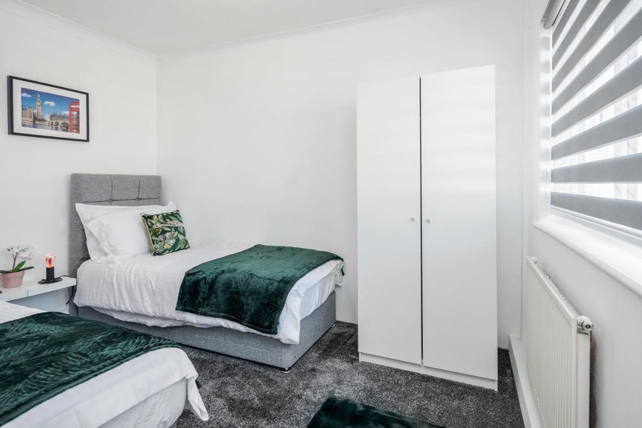 Heathrow 2-Bedroom Maisonette With Parking West Drayton  Eksteriør bilde