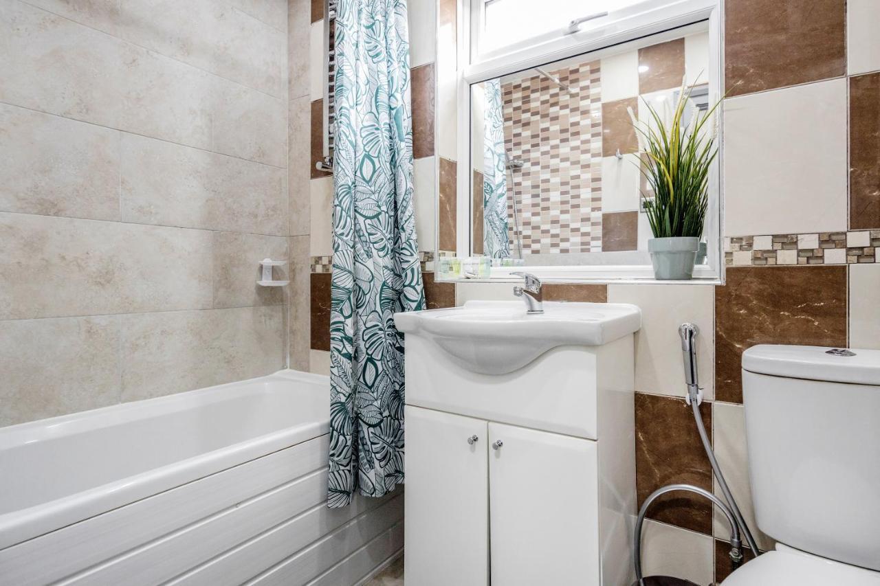 Heathrow 2-Bedroom Maisonette With Parking West Drayton  Eksteriør bilde